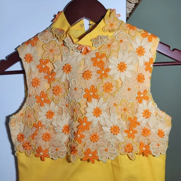 Vintage handmade 3D floral embroidered sleeveless mini dress yellow small - Picture 2 of 8